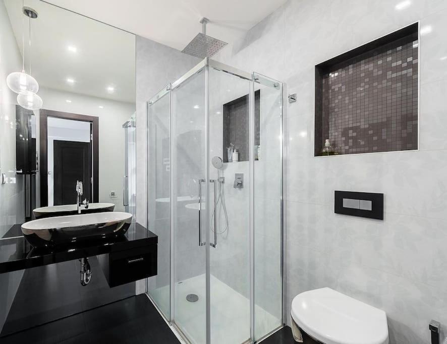 Luxusni S Terasou A Garazi Apartamento